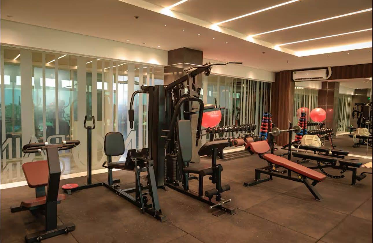 BRAND NEW, FULLY-FURNISHED STUDIO WITH BALCONY with INFINITY POOL & FITNESS GYM