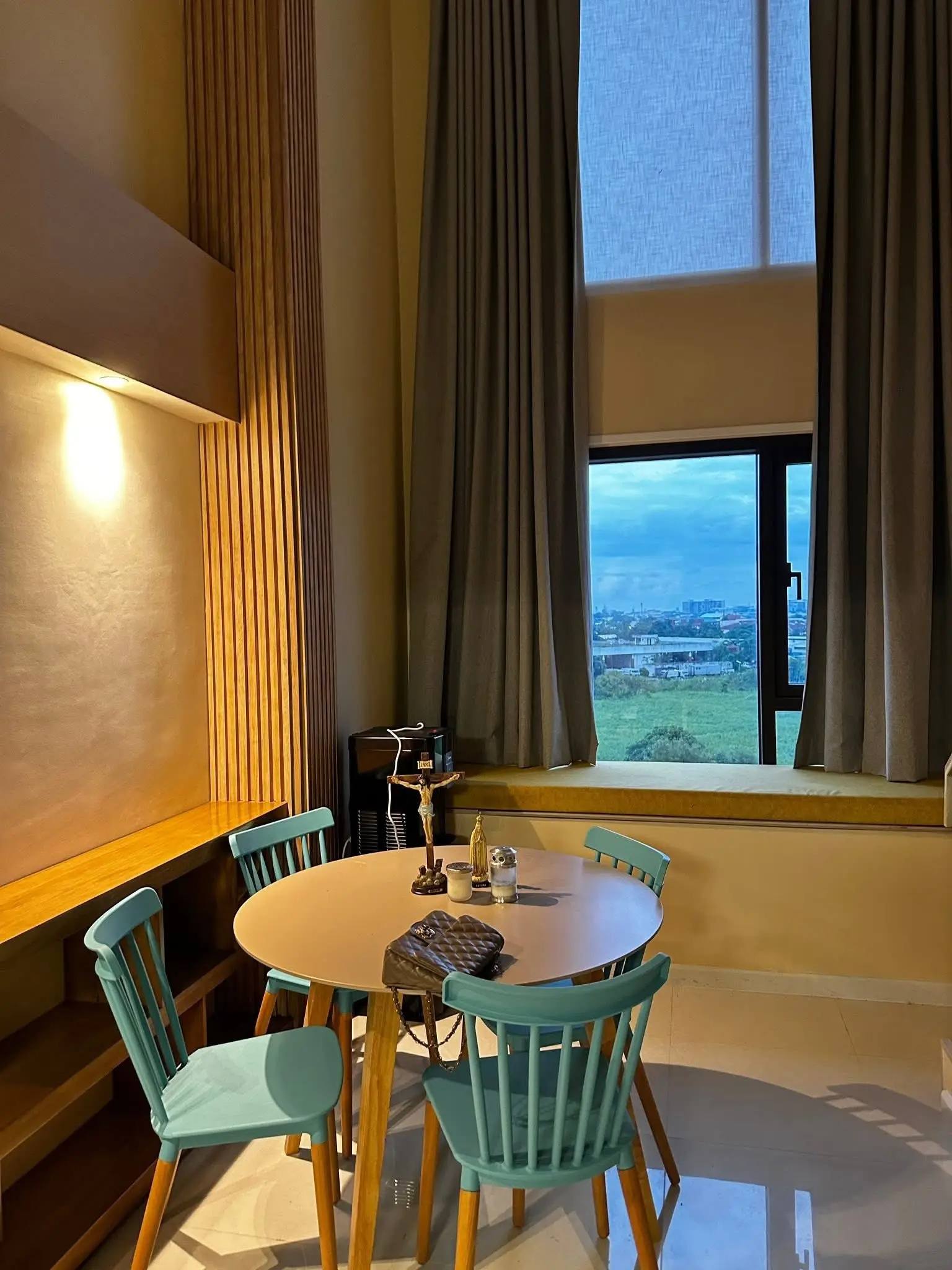 MANDANI BAY LOFT UNIT FOR RENT