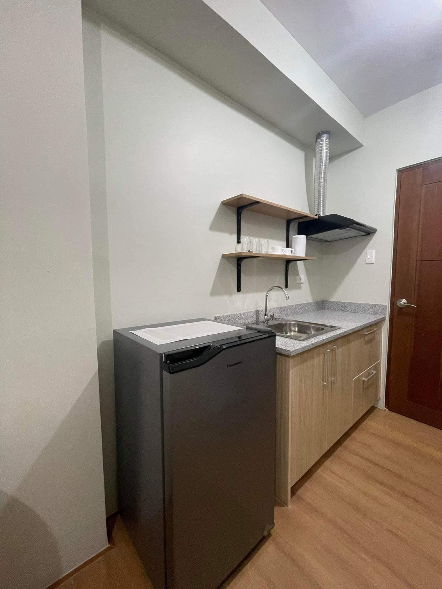 FOR RENT IN MIVESA BLDG 7