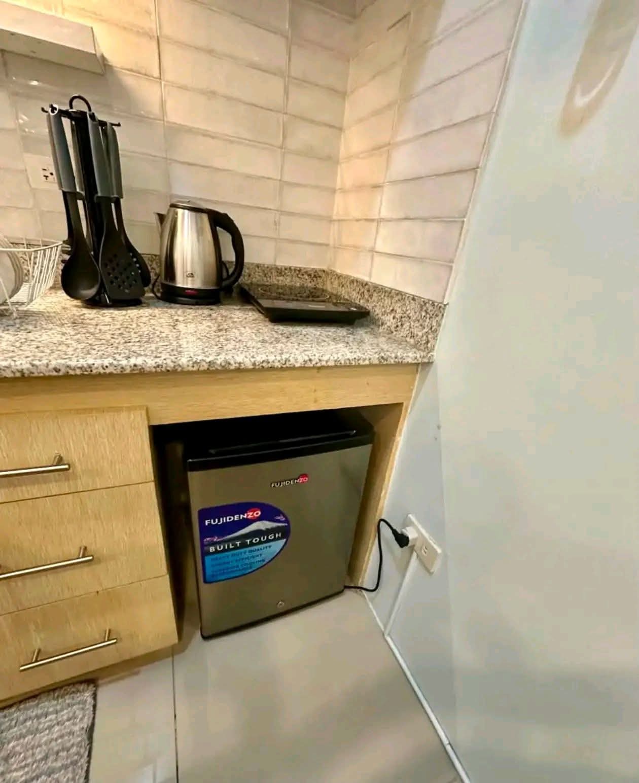 25 SQM STUDIO UNIT WITH A 1 BEDROOM PARTITION FOR RENT