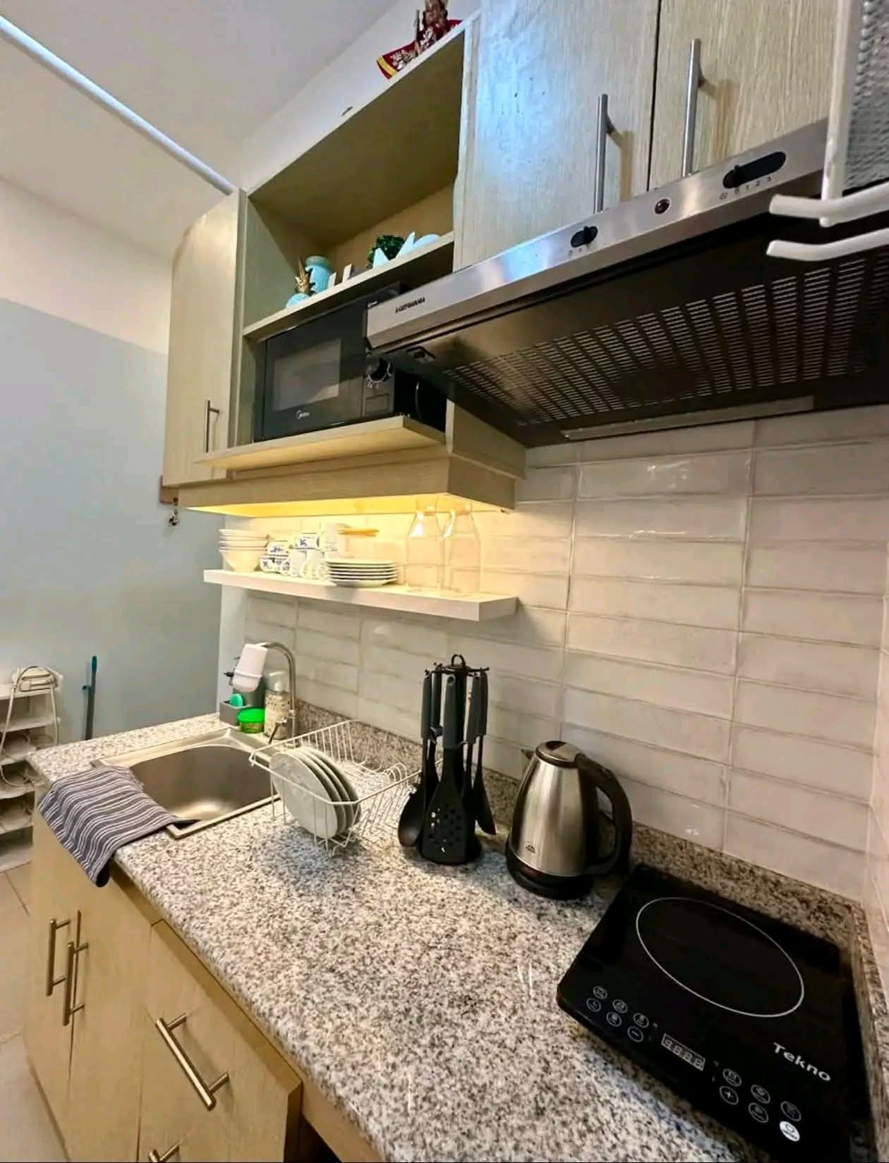 25 SQM STUDIO UNIT WITH A 1 BEDROOM PARTITION FOR RENT