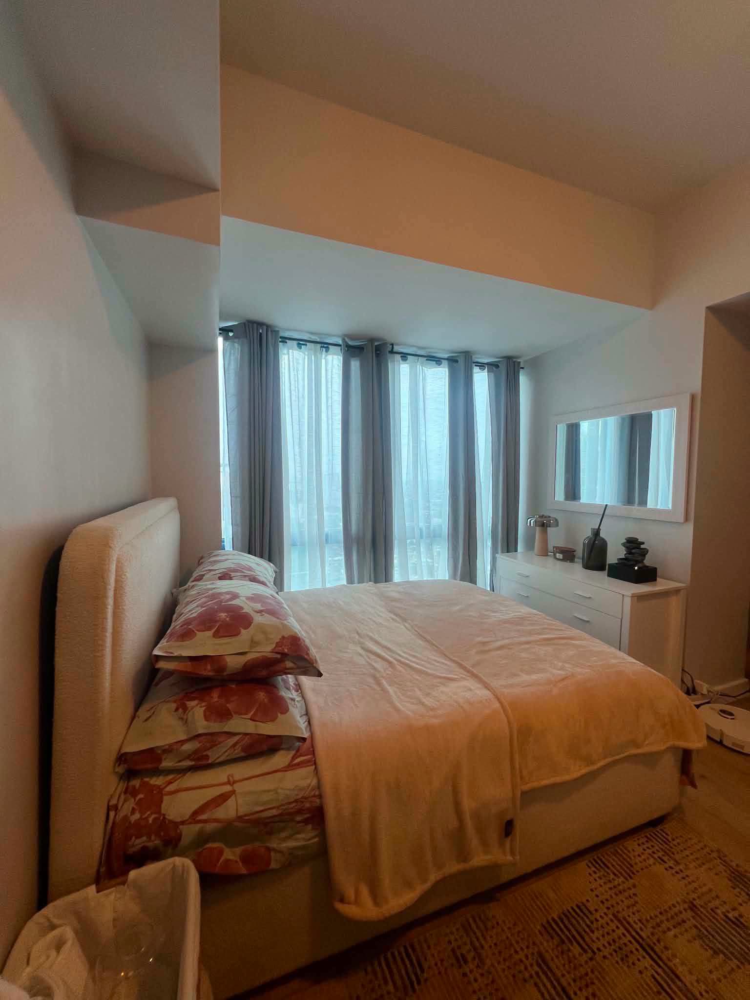 FOR RENT FULLY FURNISHED  1 BEDROOM IN 38PARK AVENUE