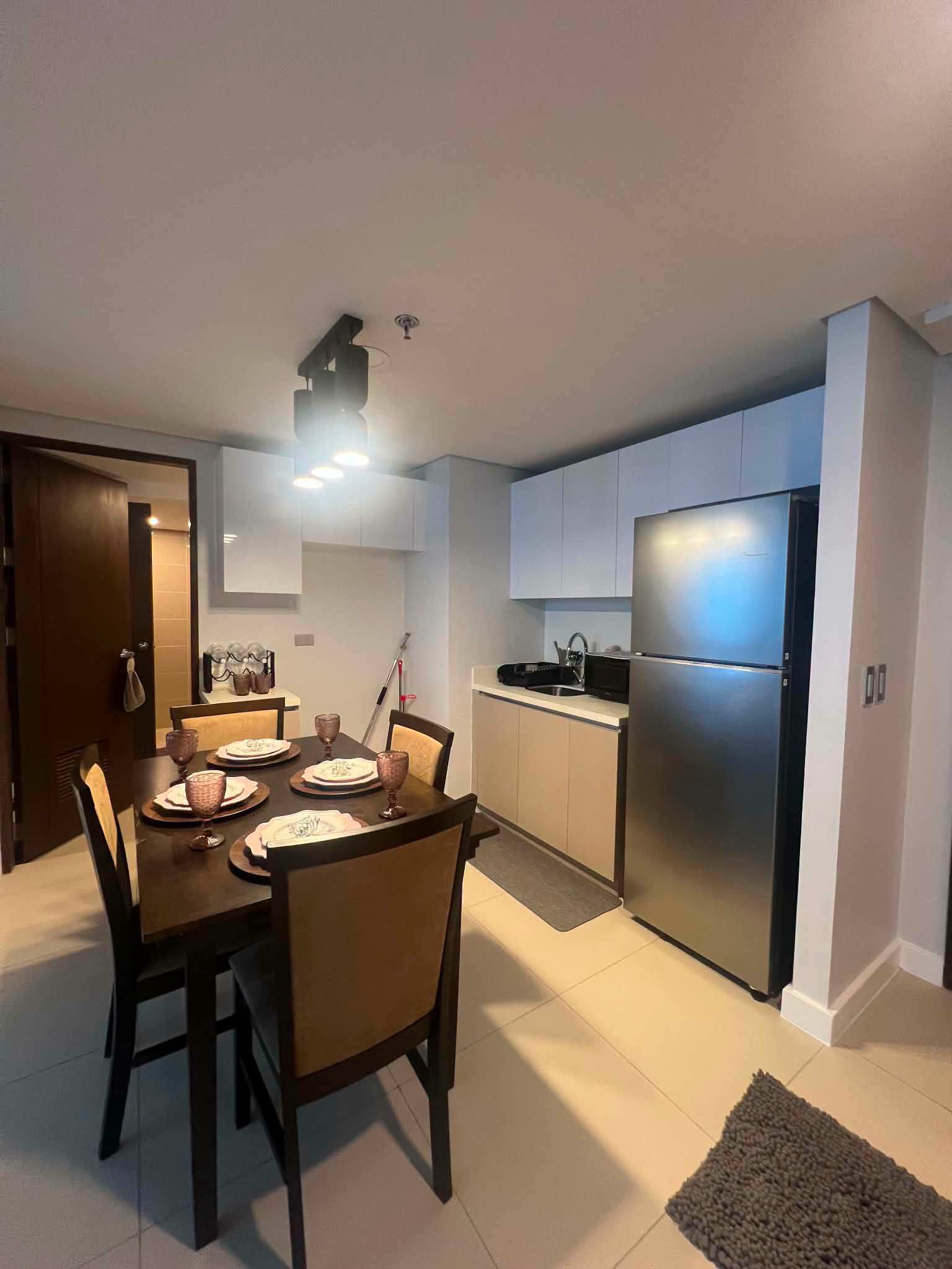 FOR RENT FULLY FURNISHED  1 BEDROOM IN 38PARK AVENUE