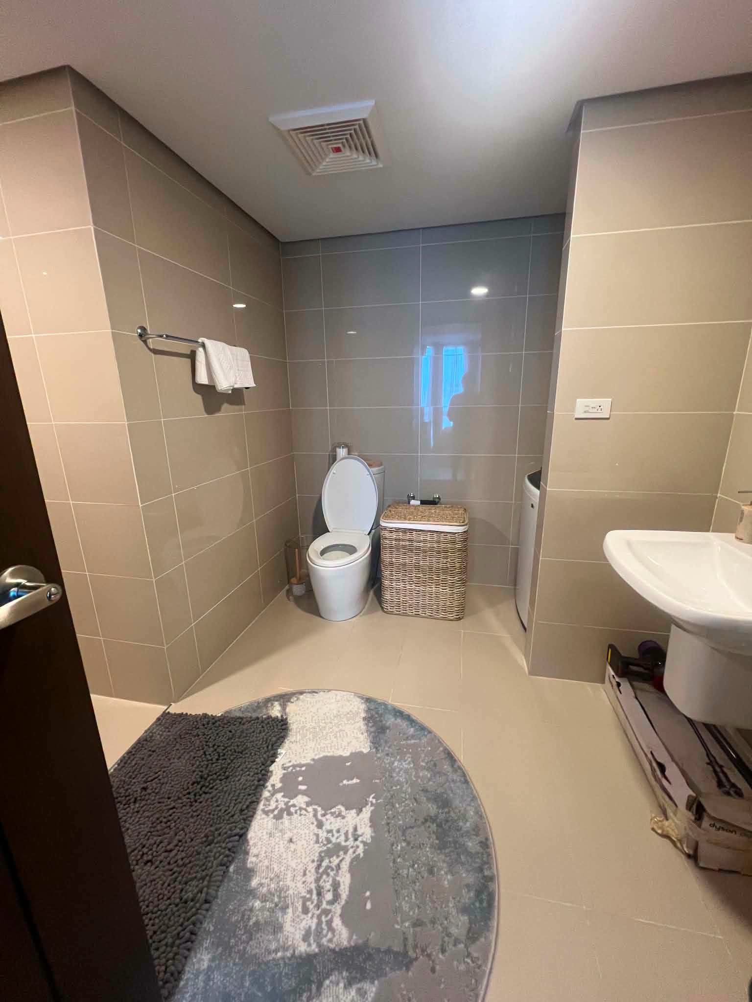 FOR RENT FULLY FURNISHED  1 BEDROOM IN 38PARK AVENUE