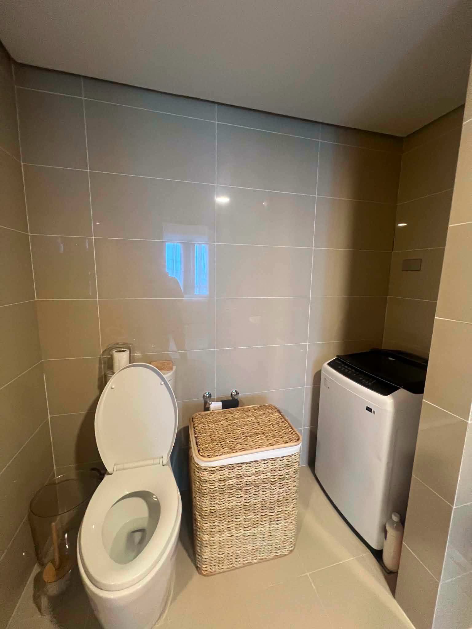FOR RENT FULLY FURNISHED  1 BEDROOM IN 38PARK AVENUE