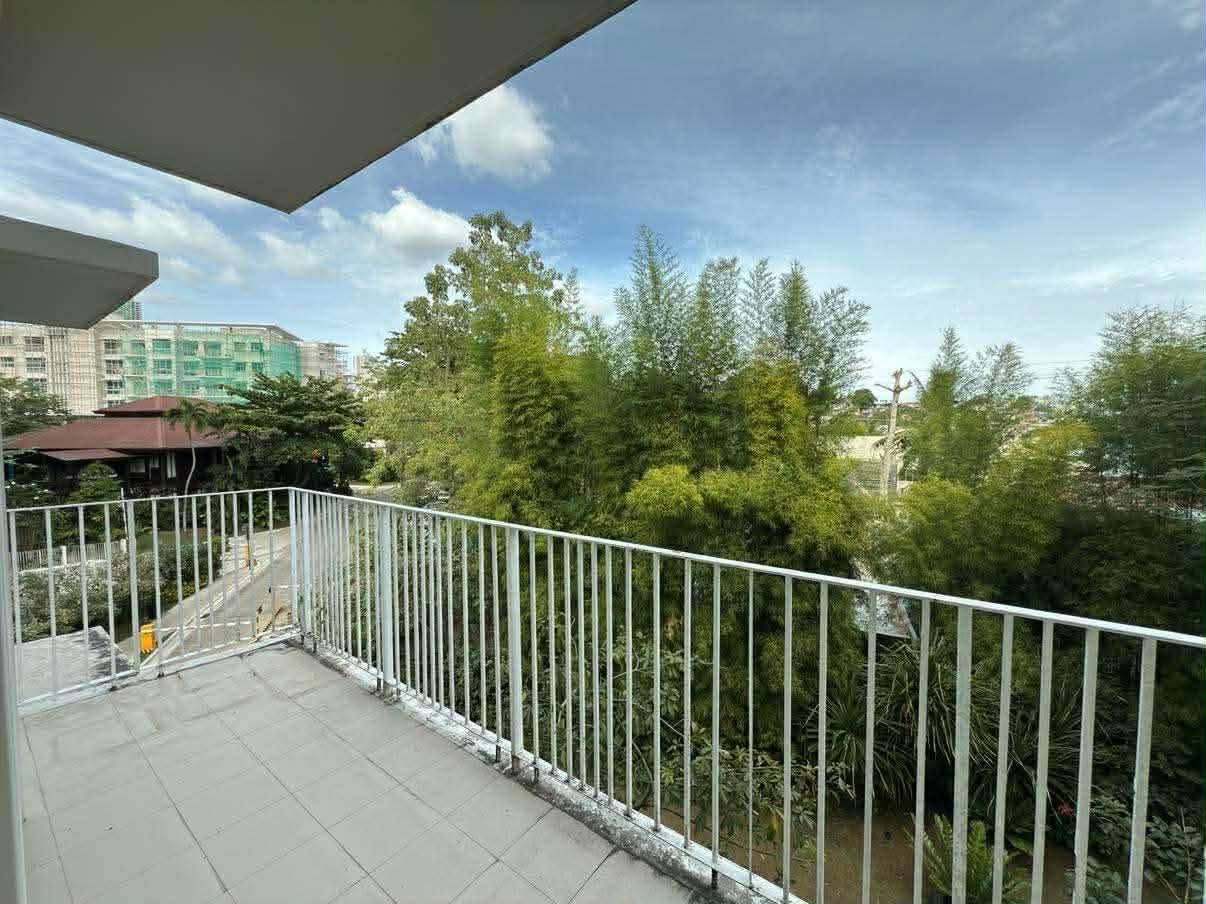 FOR SALE 3 BEDROOM IN 32 SANSON  FACING EAST