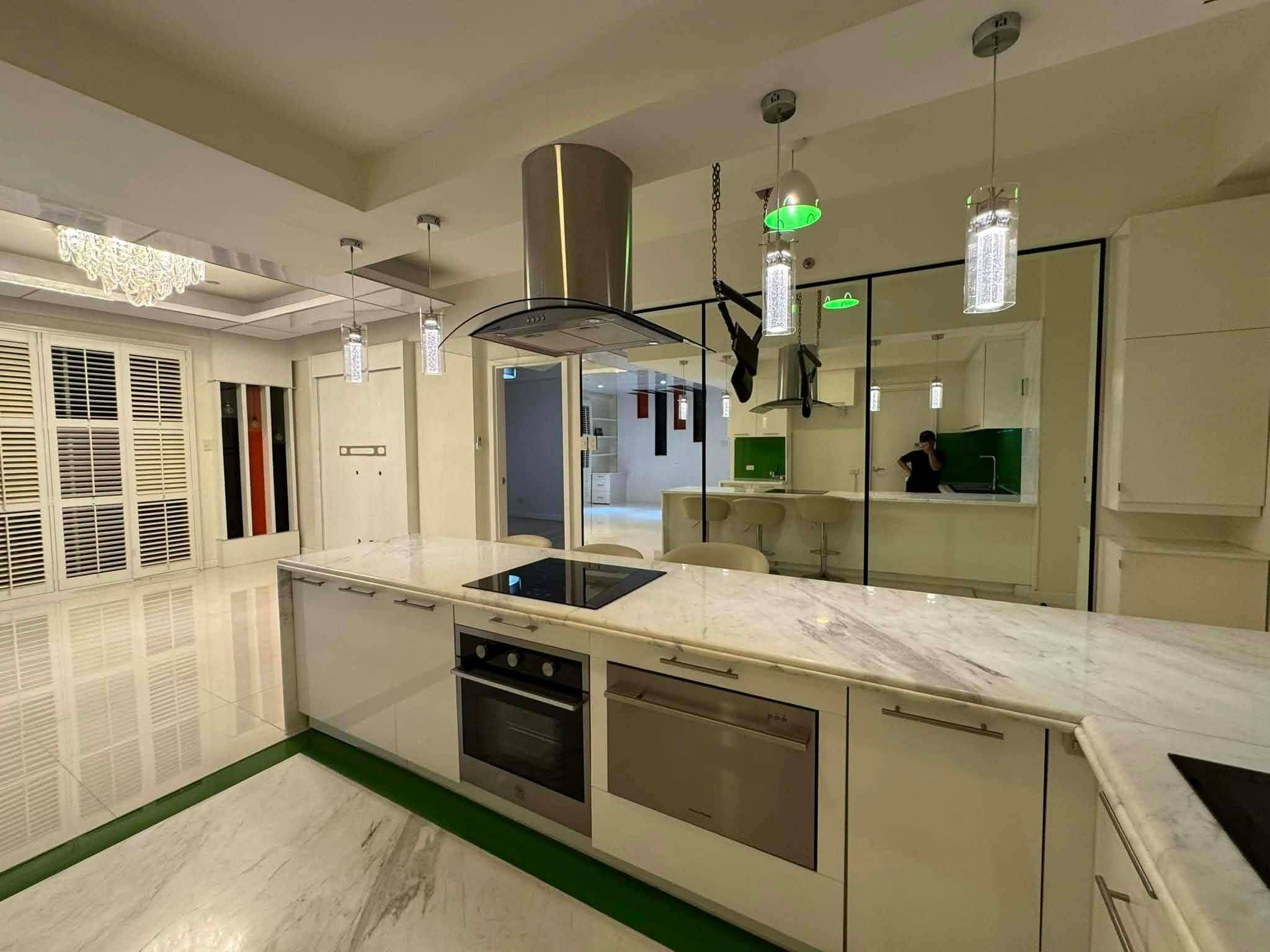 FOR SALE 3 BEDROOM IN 32 SANSON  FACING EAST