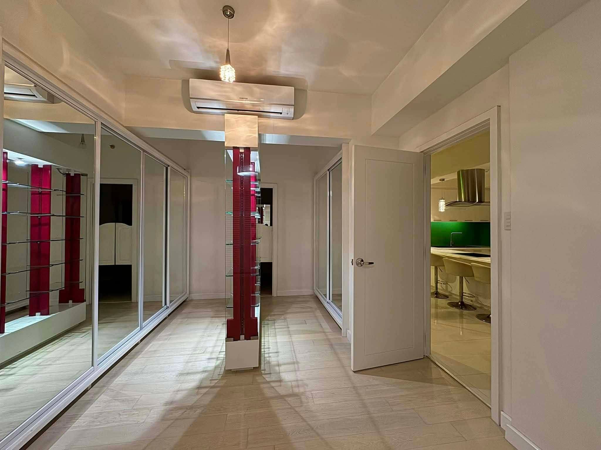 FOR SALE 3 BEDROOM IN 32 SANSON  FACING EAST