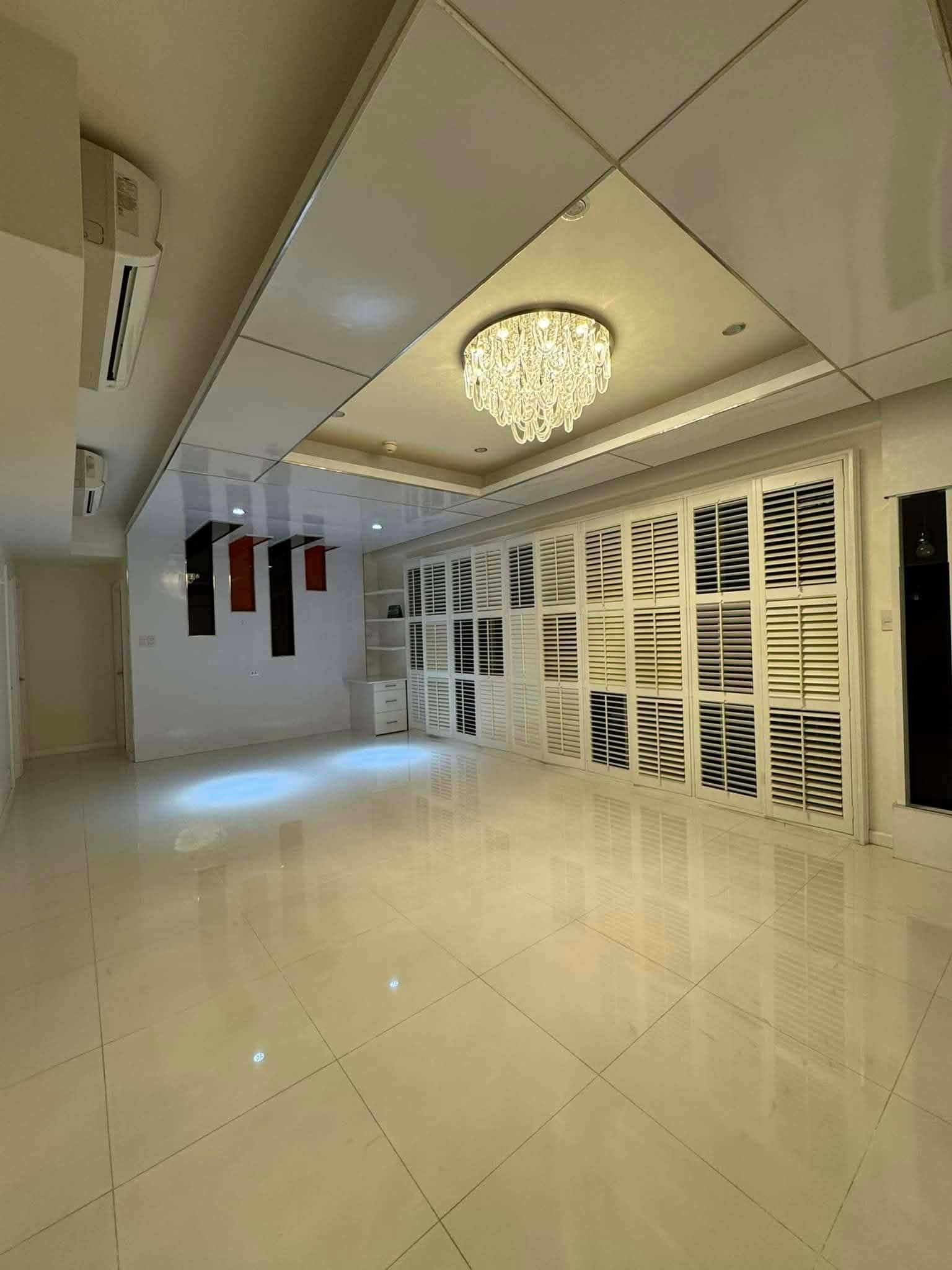 FOR SALE 3 BEDROOM IN 32 SANSON  FACING EAST
