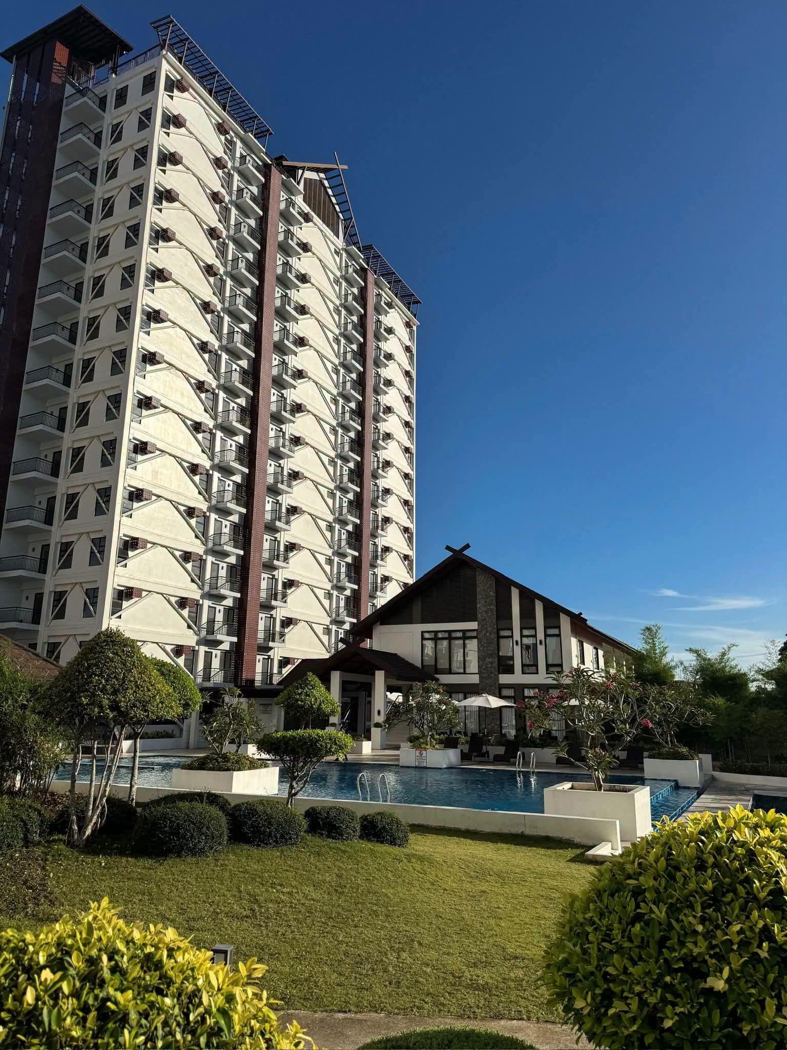 FOR RENT FULLY FURNISHED CONDO IN ROYAL OCEANCREST MACTAN