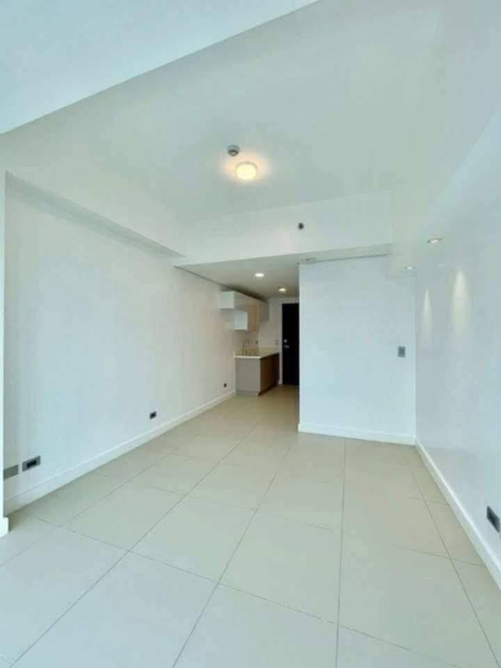 FOR ASSUME FOR SALE STUDIO WITH PARKING IN 38 PARK AVENUE