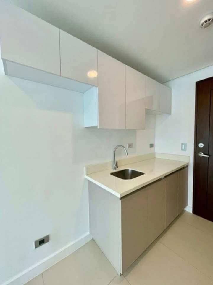 FOR ASSUME FOR SALE STUDIO WITH PARKING IN 38 PARK AVENUE