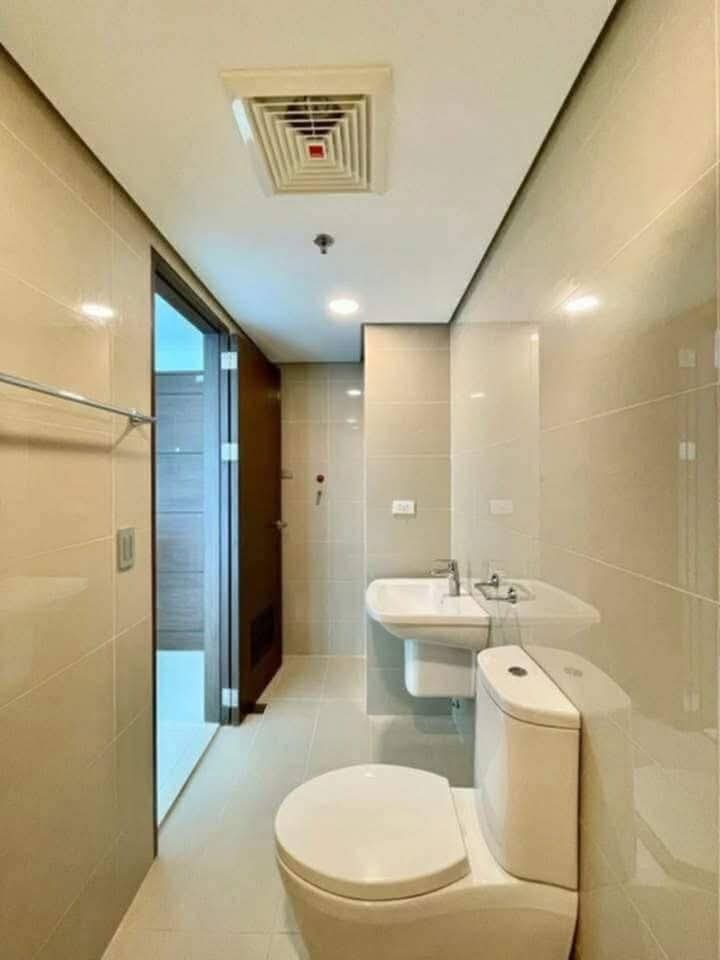 FOR ASSUME FOR SALE STUDIO WITH PARKING IN 38 PARK AVENUE