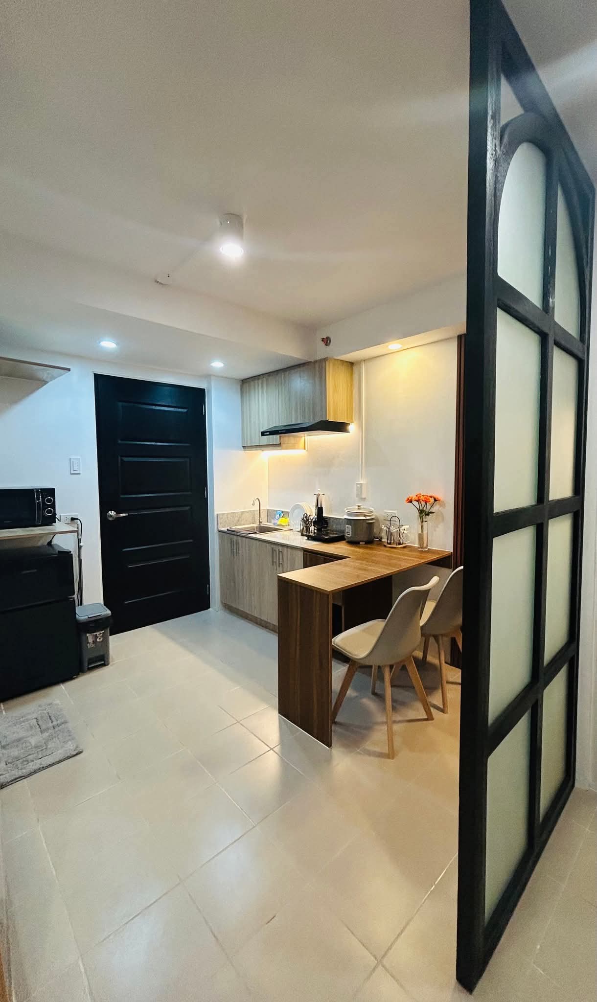 STUDIO CONDO UNIT FOR RENT – PLUMERA, MACTAN