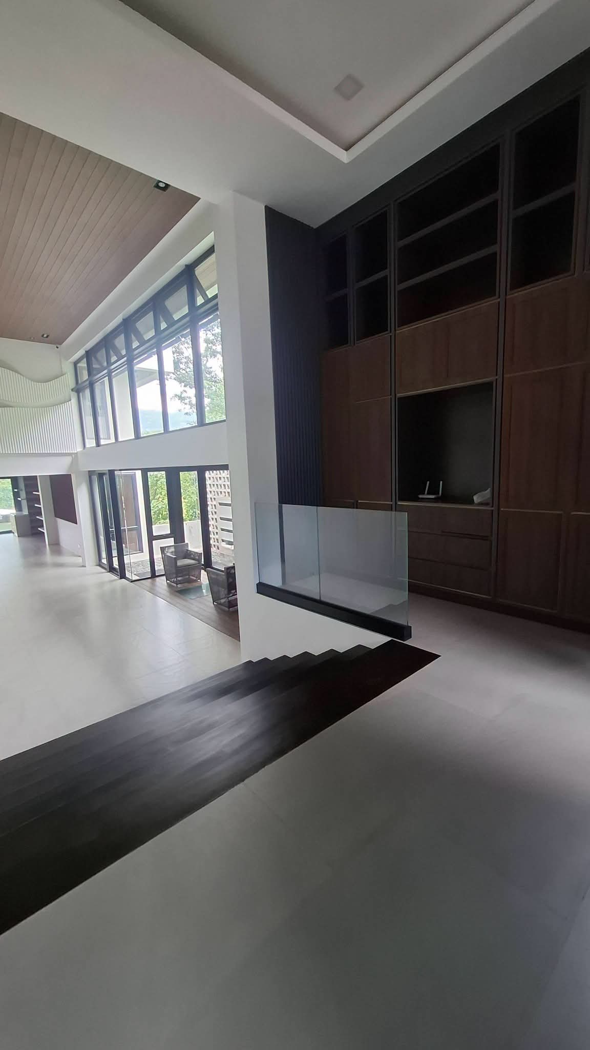 LUXURY HOUSE INSIDE MARIA LUISA FOR SALE