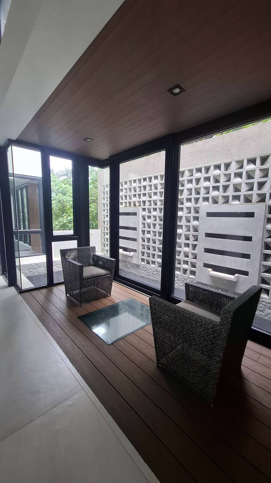 LUXURY HOUSE INSIDE MARIA LUISA FOR SALE