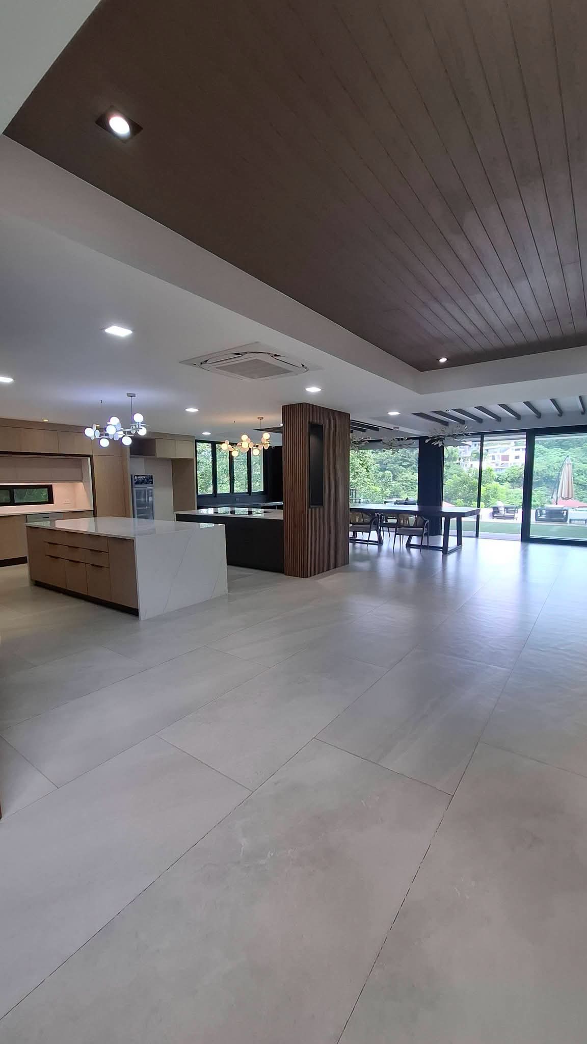 LUXURY HOUSE INSIDE MARIA LUISA FOR SALE
