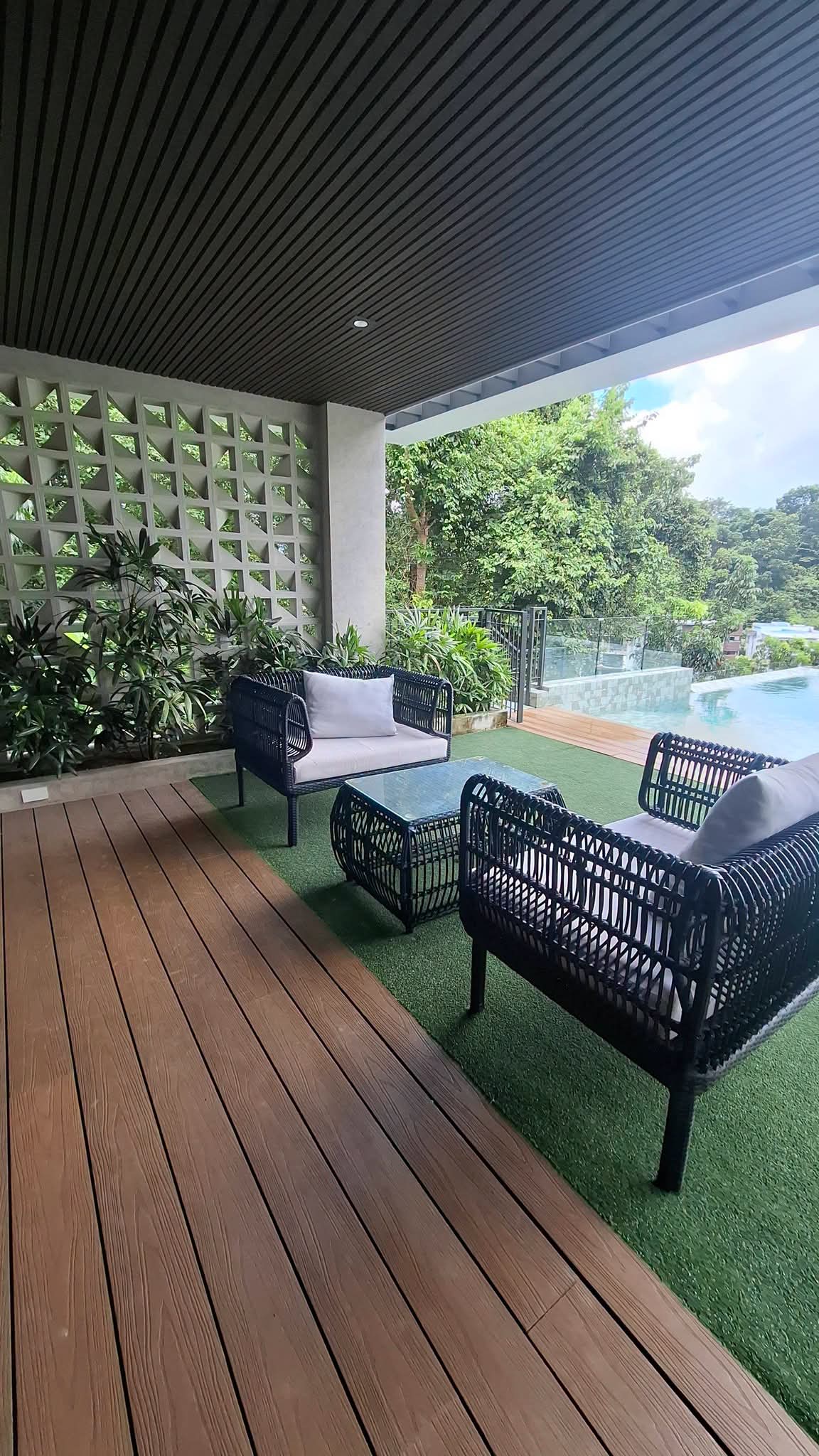 LUXURY HOUSE INSIDE MARIA LUISA FOR SALE