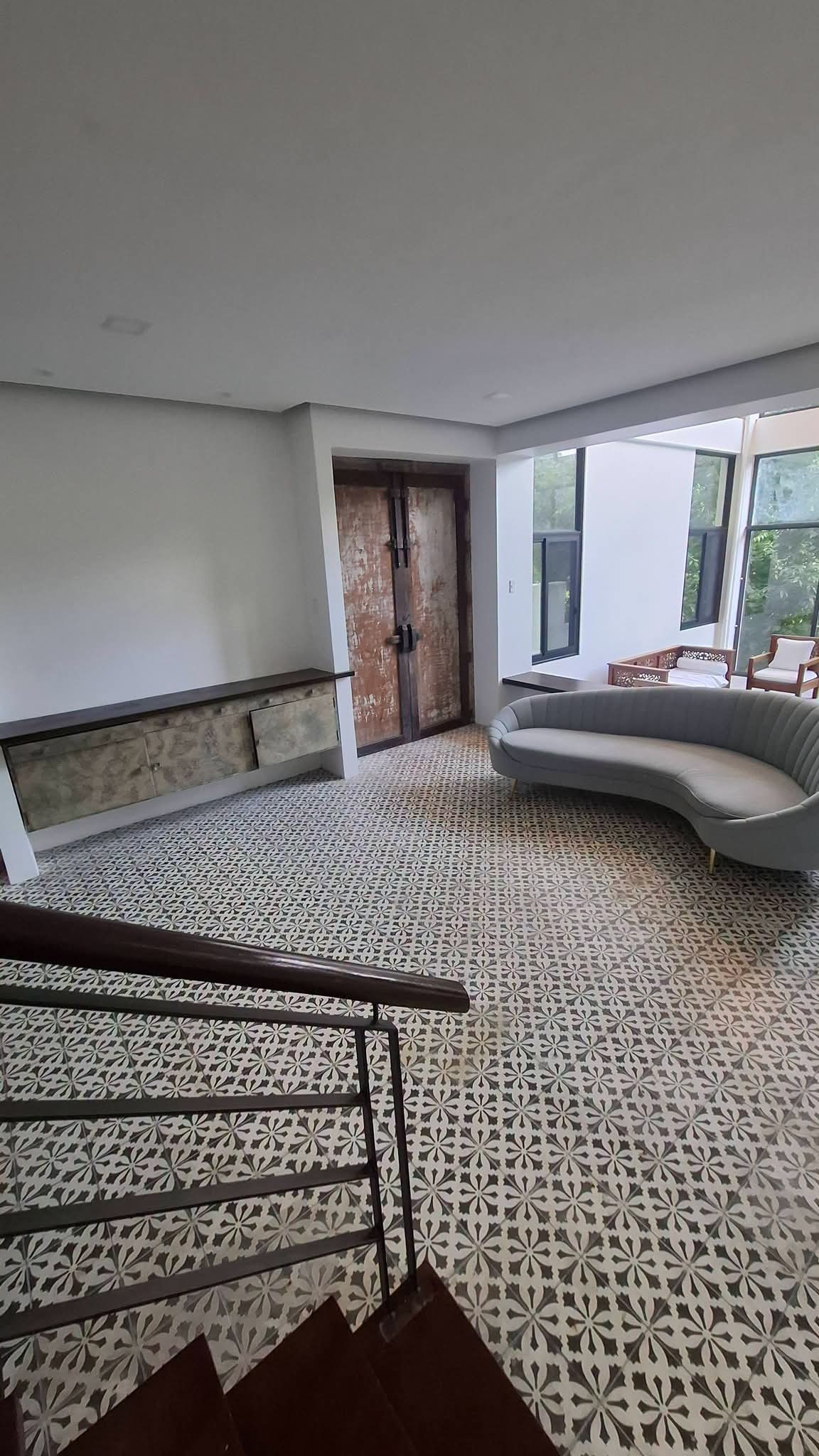 LUXURY HOUSE INSIDE MARIA LUISA FOR SALE