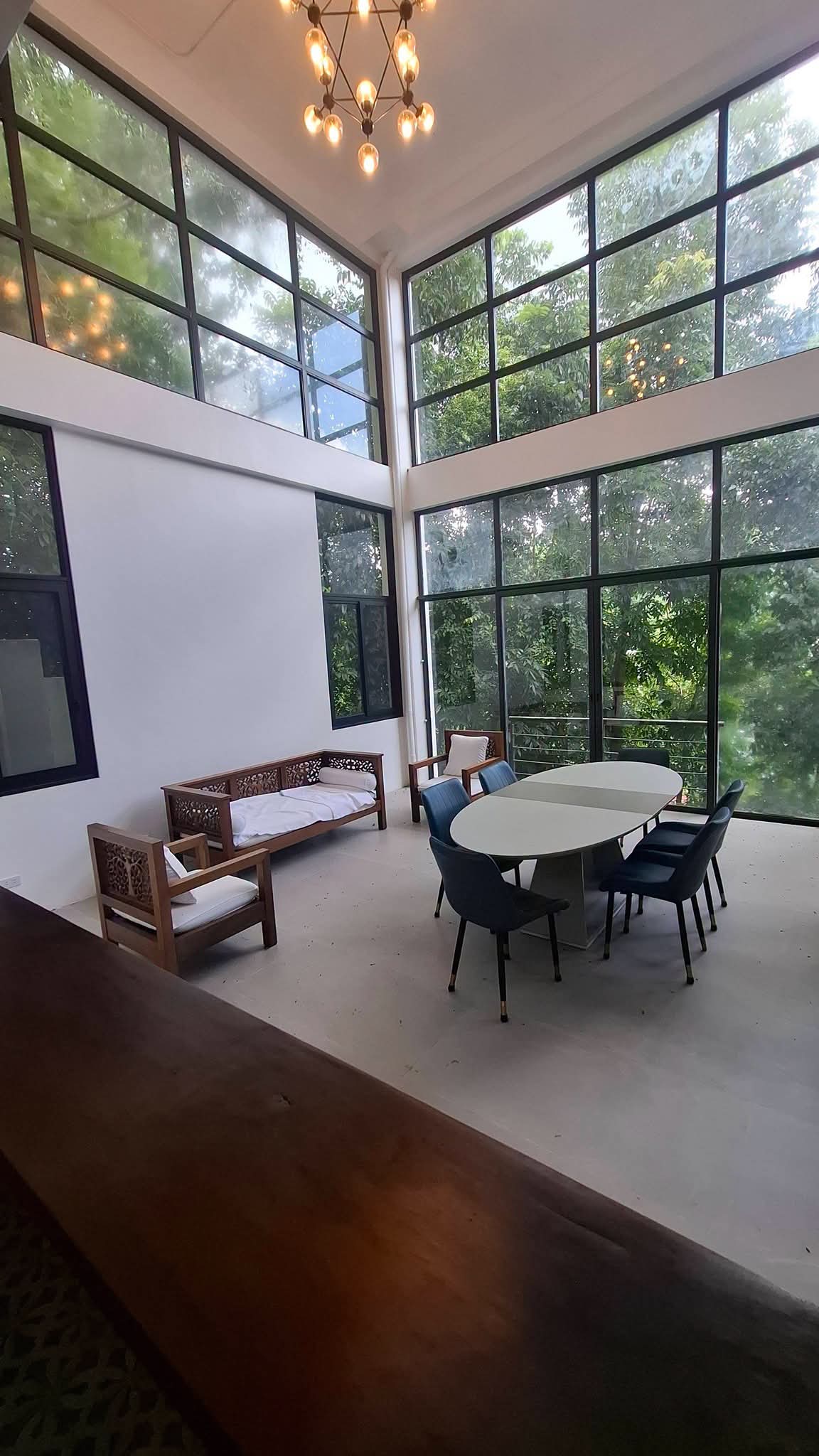 LUXURY HOUSE INSIDE MARIA LUISA FOR SALE