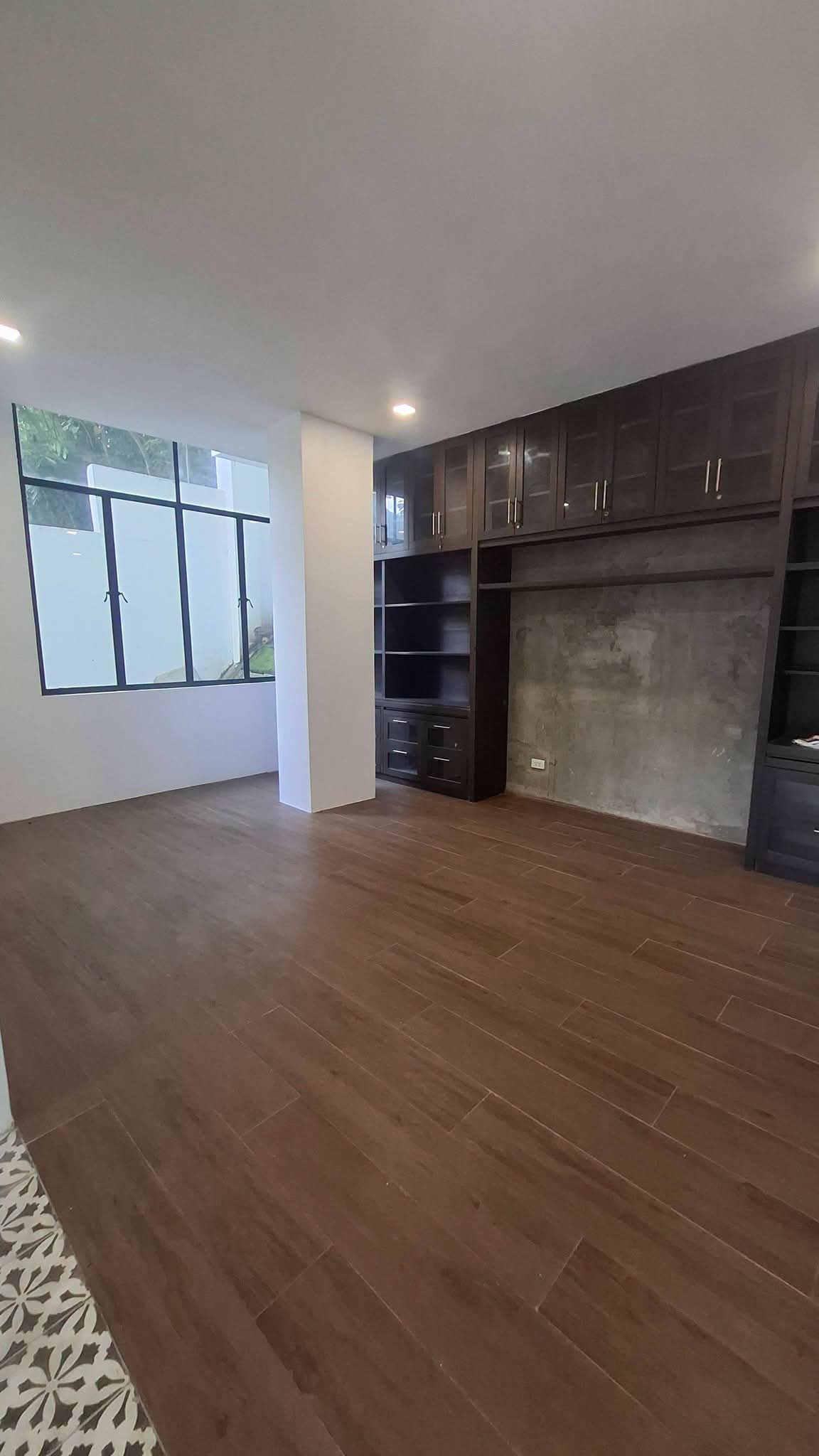 LUXURY HOUSE INSIDE MARIA LUISA FOR SALE