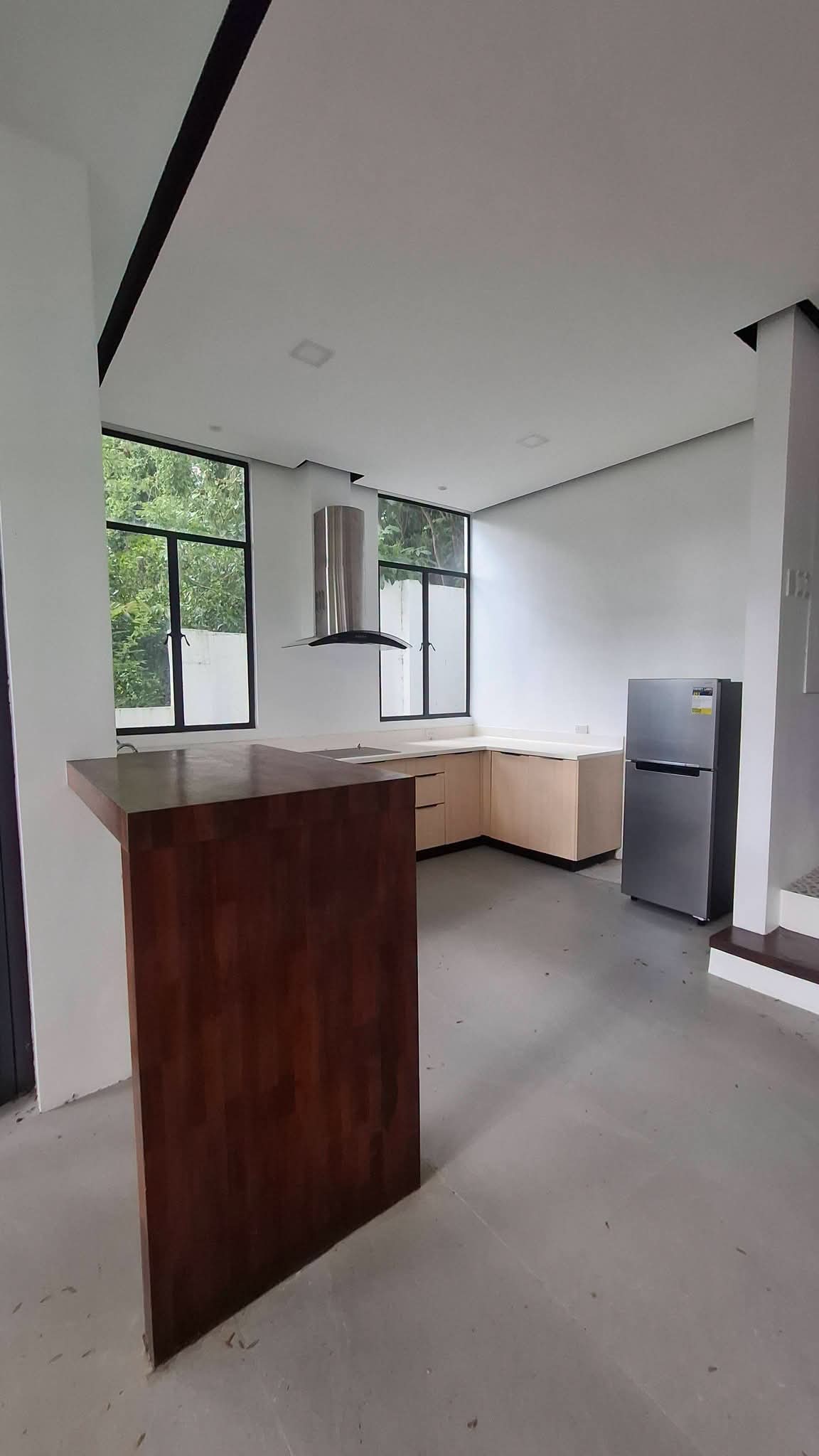 LUXURY HOUSE INSIDE MARIA LUISA FOR SALE