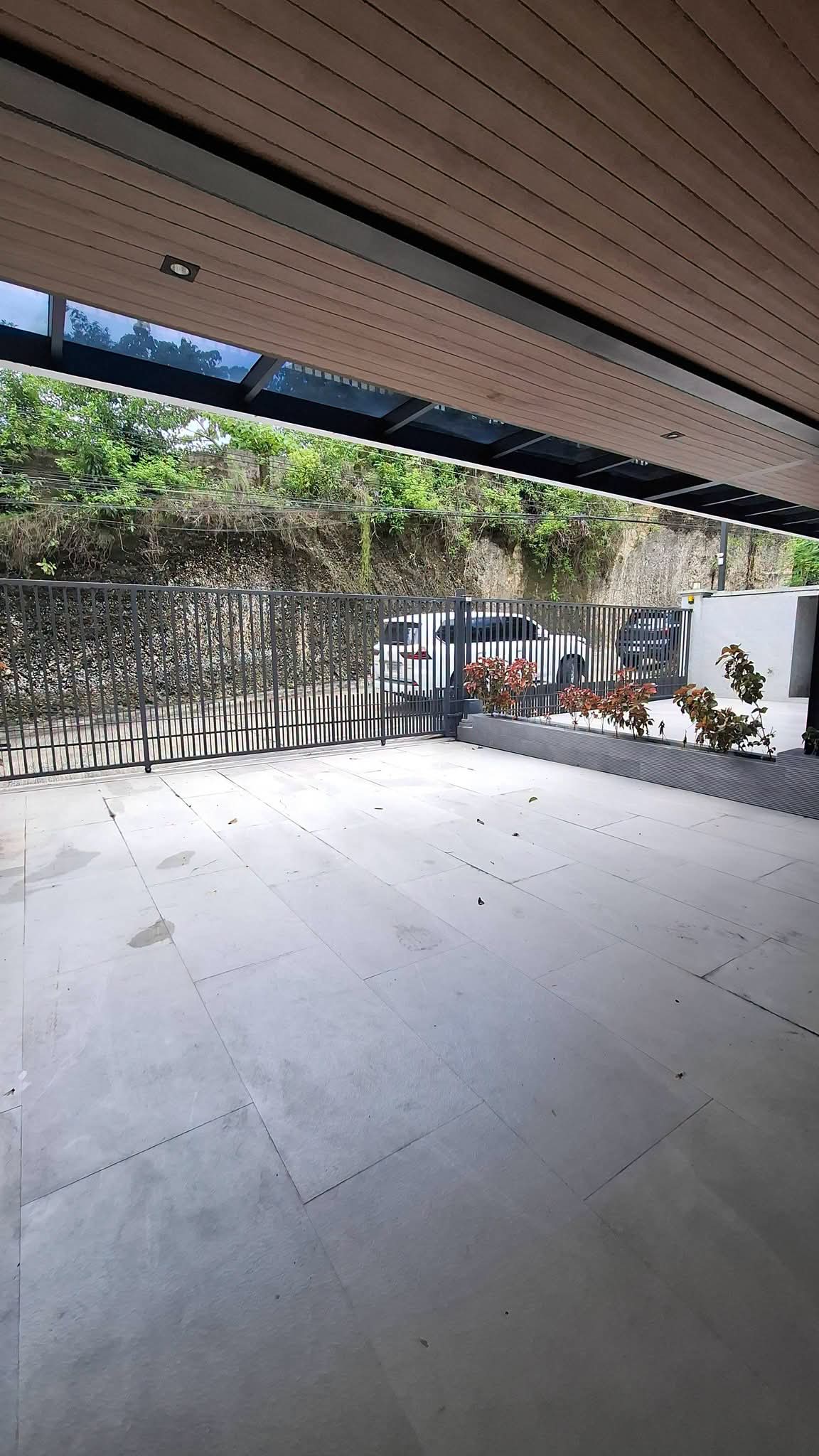 LUXURY HOUSE INSIDE MARIA LUISA FOR SALE