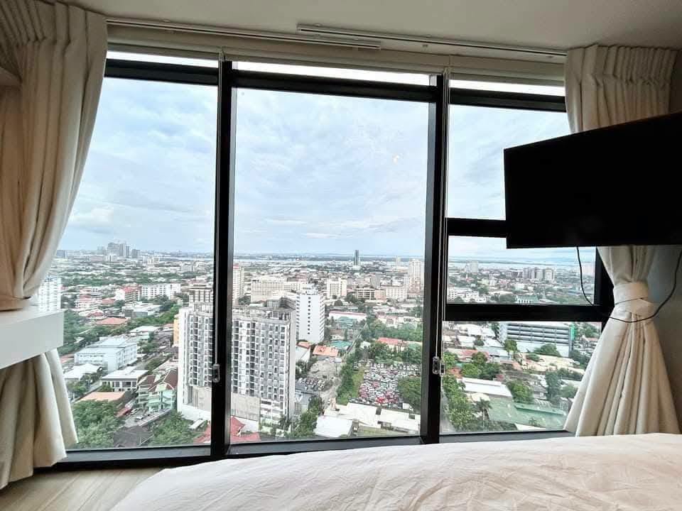 LUXURY PENTHOUSE WITH UNOBSTRUCTED OVERLOOKING VIEW OF CEBU