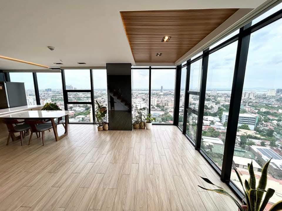 LUXURY PENTHOUSE WITH UNOBSTRUCTED OVERLOOKING VIEW OF CEBU