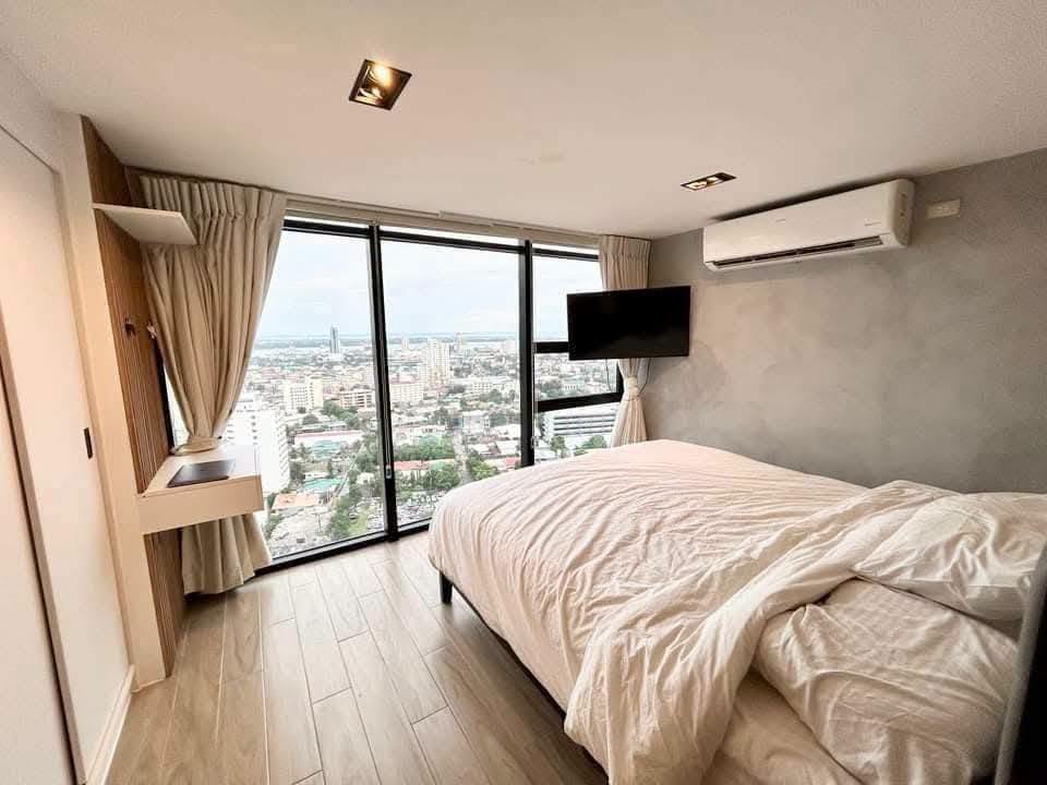 LUXURY PENTHOUSE WITH UNOBSTRUCTED OVERLOOKING VIEW OF CEBU