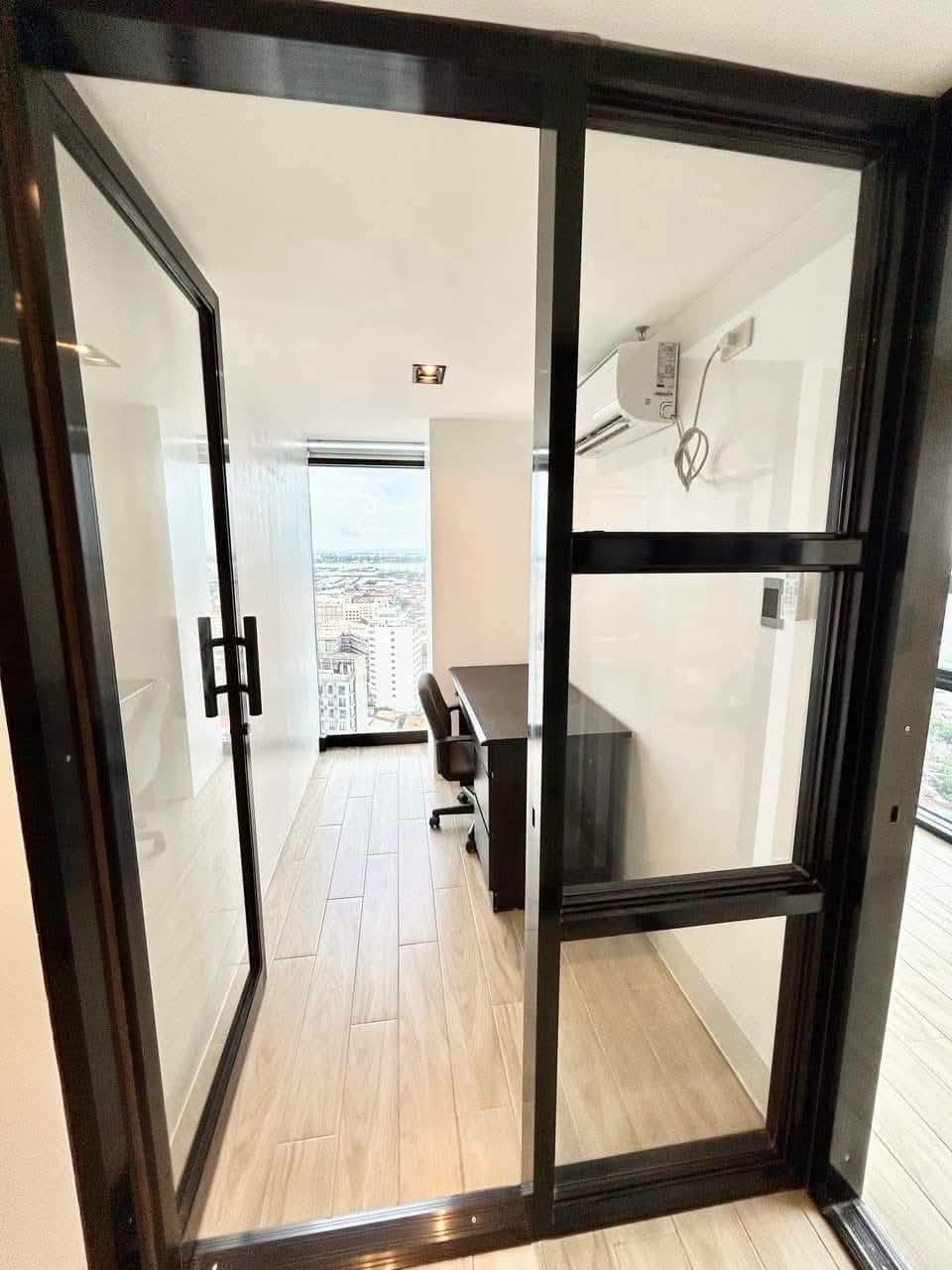 LUXURY PENTHOUSE WITH UNOBSTRUCTED OVERLOOKING VIEW OF CEBU