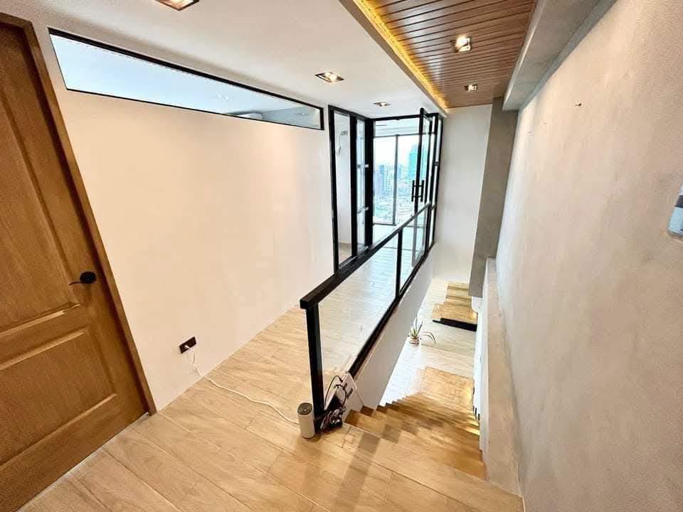 LUXURY PENTHOUSE WITH UNOBSTRUCTED OVERLOOKING VIEW OF CEBU